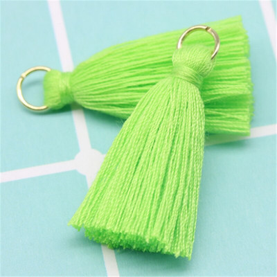 Viacfarebné 100 ks 3 cm strapce bavlnené prívesky prívesky strapce DIY dekorácia