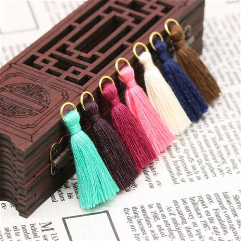 Viacfarebné 100 ks 3 cm strapce bavlnené prívesky prívesky strapce DIY dekorácia