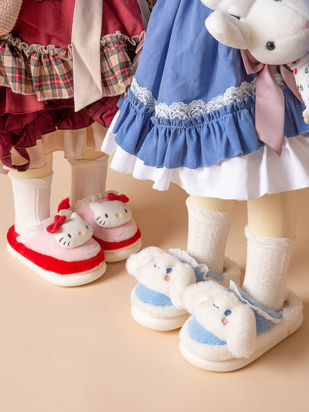 Papuci toamna-iarna cu element 3D si captuseala calda pentru fete