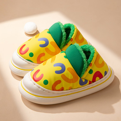 Нов модел пантофи за момичета с топла подплата и надпис