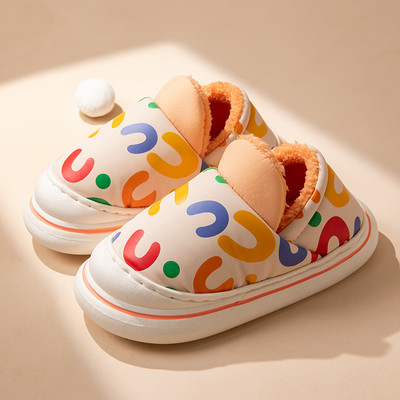 Нов модел пантофи за момичета с топла подплата и надпис