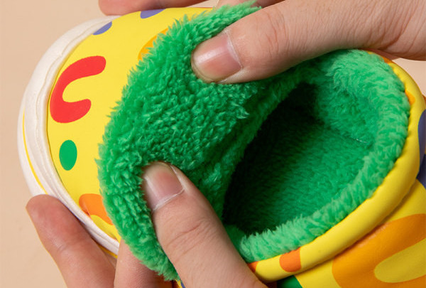 Нов модел пантофи за момичета с топла подплата и надпис