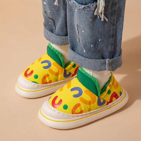 Нов модел пантофи за момичета с топла подплата и надпис