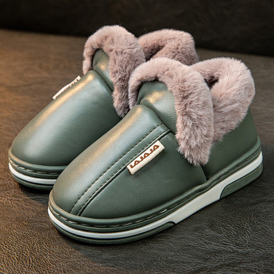 Αδιάβροχες παντόφλες από οικολογικό δέρμα με ζεστή φόδρα και γράμματα για κορίτσια και αγόρια