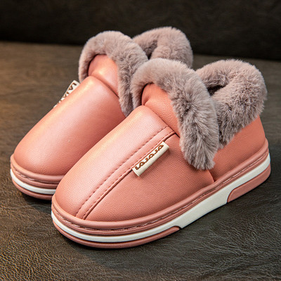 Αδιάβροχες παντόφλες από οικολογικό δέρμα με ζεστή φόδρα και γράμματα για κορίτσια και αγόρια