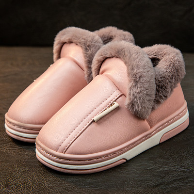 Αδιάβροχες παντόφλες από οικολογικό δέρμα με ζεστή φόδρα και γράμματα για κορίτσια και αγόρια