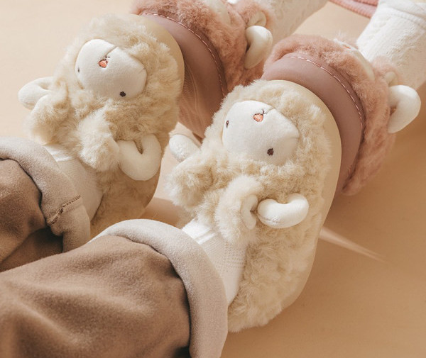 Χειμερινές βελούδινες παντόφλες για κορίτσια