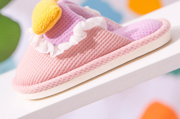 Tüdrukute vabaaja tasase talla sussid