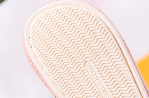 Tüdrukute vabaaja tasase talla sussid