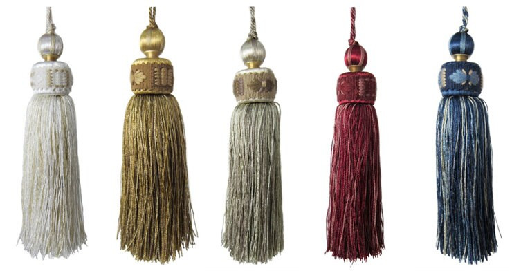 Luksuslik eurostiilis kardinavarre aksessuaarid Mitmevärviline viskoosist lauajooks Tutt Drops 16cm Pikkus Suured Tutid 5 värvi