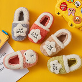 Model nou de papuci pentru fete cu litere brodate si talpa plata