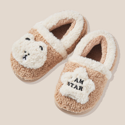 Model nou de papuci pentru fete cu litere brodate si talpa plata