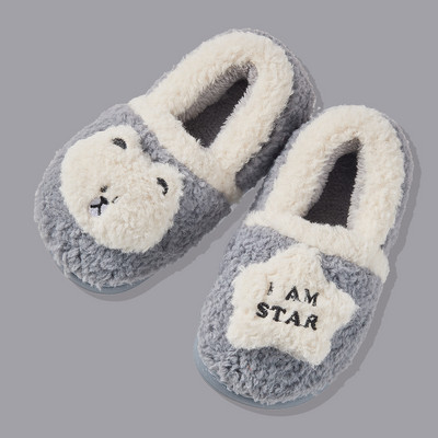 Model nou de papuci pentru fete cu litere brodate si talpa plata