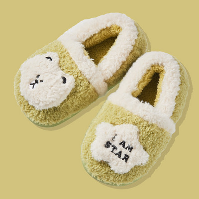 Model nou de papuci pentru fete cu litere brodate si talpa plata