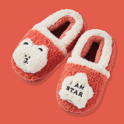 Model nou de papuci pentru fete cu litere brodate si talpa plata