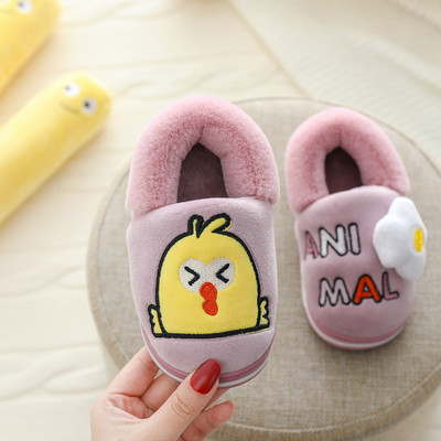 Model nou de papuci pentru fete cu litere brodate si talpa plata