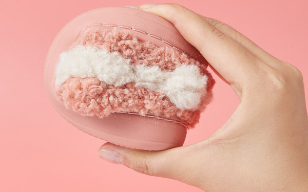 Model nou de papuci pentru fete cu litere brodate si talpa plata