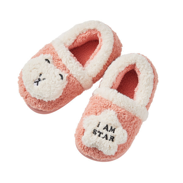 Model nou de papuci pentru fete cu litere brodate si talpa plata