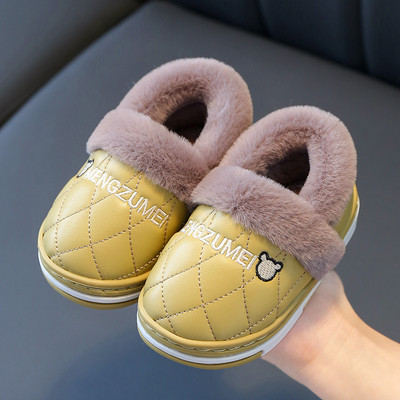 Öko-nahast laste sussid tikitud kirja ja ökosulgedega