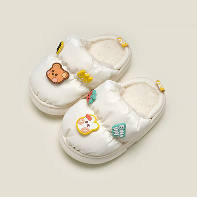 Nový model textilných domácich papúč s 3D prvkami pre dievčatá