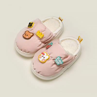 Nový model textilných domácich papúč s 3D prvkami pre dievčatá