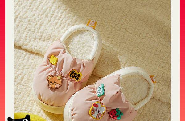 Nový model textilných domácich papúč s 3D prvkami pre dievčatá
