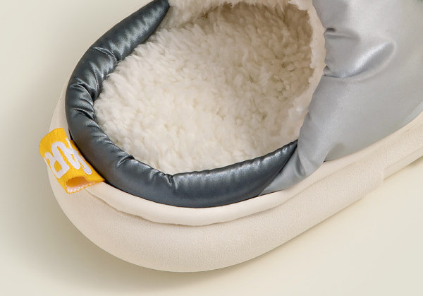 Nový model textilných domácich papúč s 3D prvkami pre dievčatá