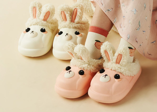 Detské papuče pre dievčatá s vnútorným chlpatým materiálom