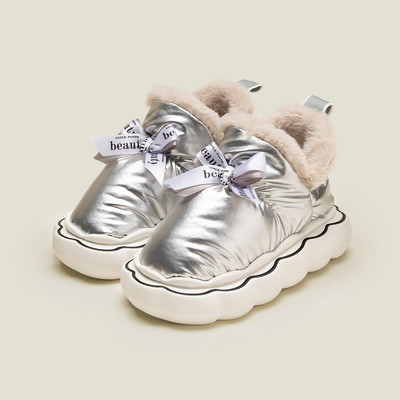 Moodsad paela ja kareda tallaga sussid tüdrukutele