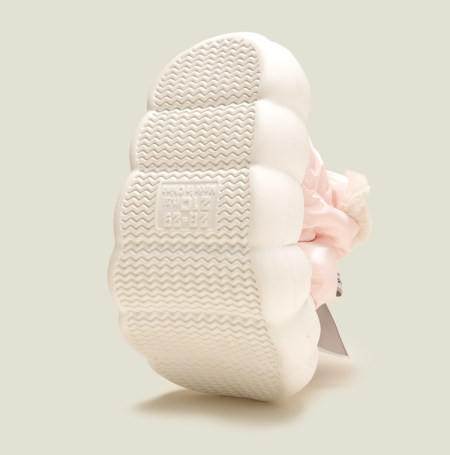 Moodsad paela ja kareda tallaga sussid tüdrukutele