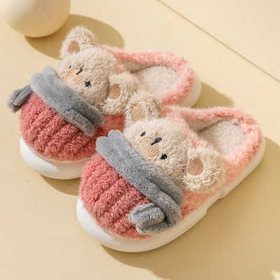 Pliušinės šlepetės mergaitėms su 3D elementu