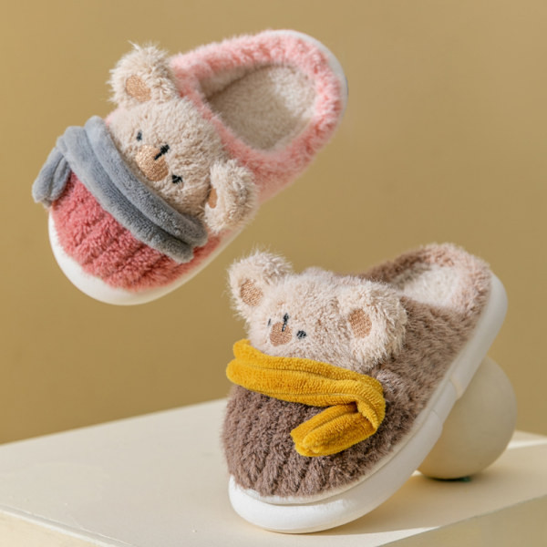 Pliušinės šlepetės mergaitėms su 3D elementu