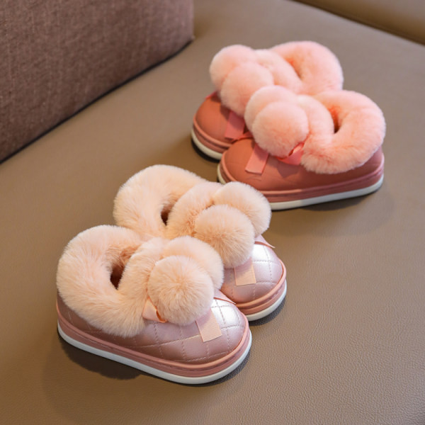 Mājas čības meitenēm ar pūkām