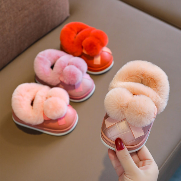 Mājas čības meitenēm ar pūkām