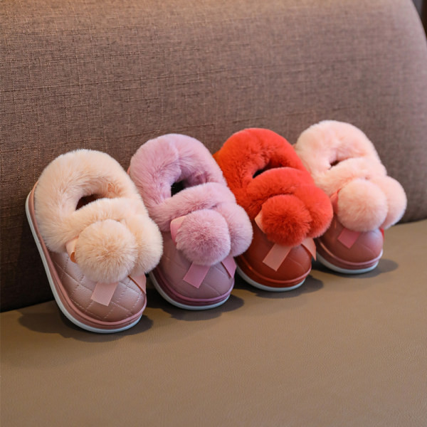 Mājas čības meitenēm ar pūkām