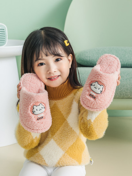 Ležérne papuče s aplikáciou pre dievčatá