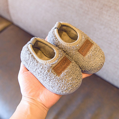 Tüdrukute vabaaja sussid trükiga