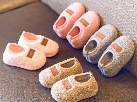 Tüdrukute vabaaja sussid trükiga