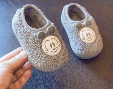 Papuci copii pentru fete cu inscripție