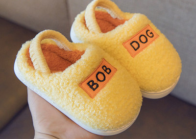 Papuci copii pentru fete cu inscripție