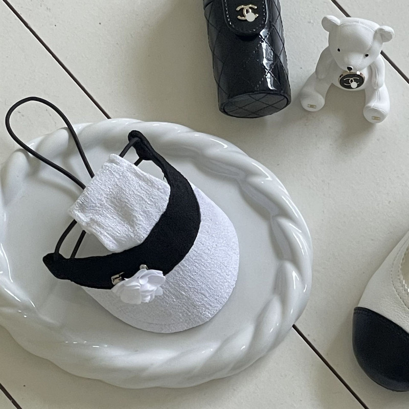 INS Κορέα Jennie Girl Group Μικρό άρωμα σε στυλ σκύλου με αντίθεση χρώματος καπέλο ηλίου Σκύλος Καλοκαιρινό καπίστρι Φούστα για γάτα δαντέλα Σετ καπέλων για κατοικίδια