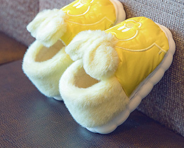 Vaikiškos pliušinės šlepetės su siuvinėjimais