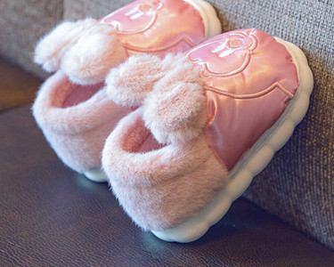 Vaikiškos pliušinės šlepetės su siuvinėjimais