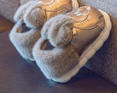 Vaikiškos pliušinės šlepetės su siuvinėjimais