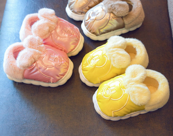 Vaikiškos pliušinės šlepetės su siuvinėjimais