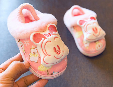 Plyšové papučky s aplikáciou pre dievčatá