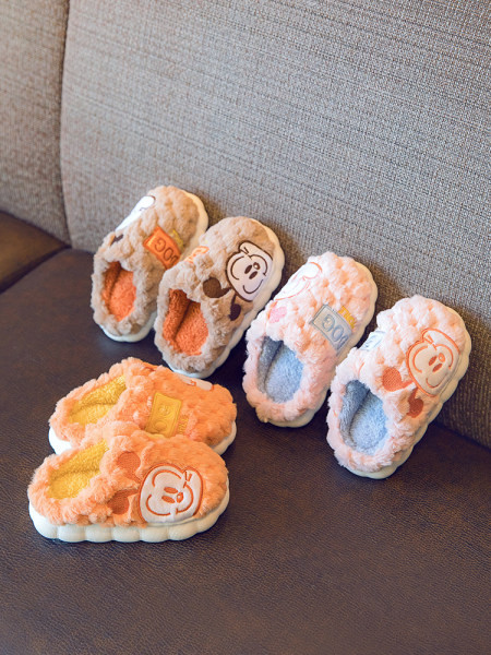 Plyšové papučky s aplikáciou pre dievčatá