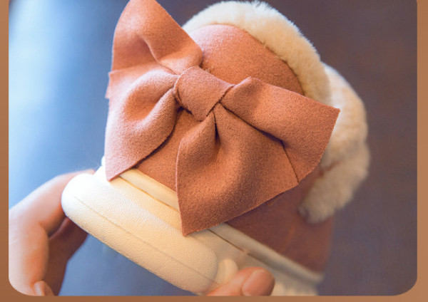 Semišové papuče pre dievčatá s drsnou podrážkou