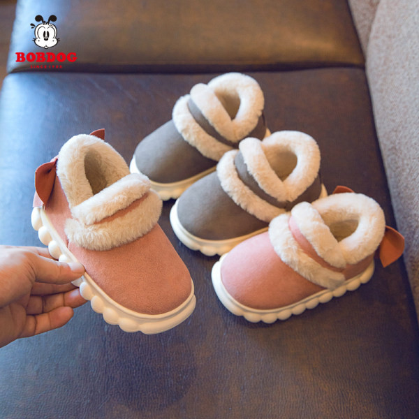 Semišové papuče pre dievčatá s drsnou podrážkou