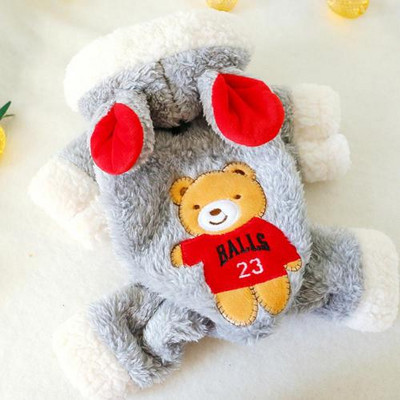 Módne domáce zvieratá, malé psy, mačky, čivavy, jeseň/zima, sveter, teplé oblečenie, blúzka s potlačou medveďa, kabát, oblečenie pre psov